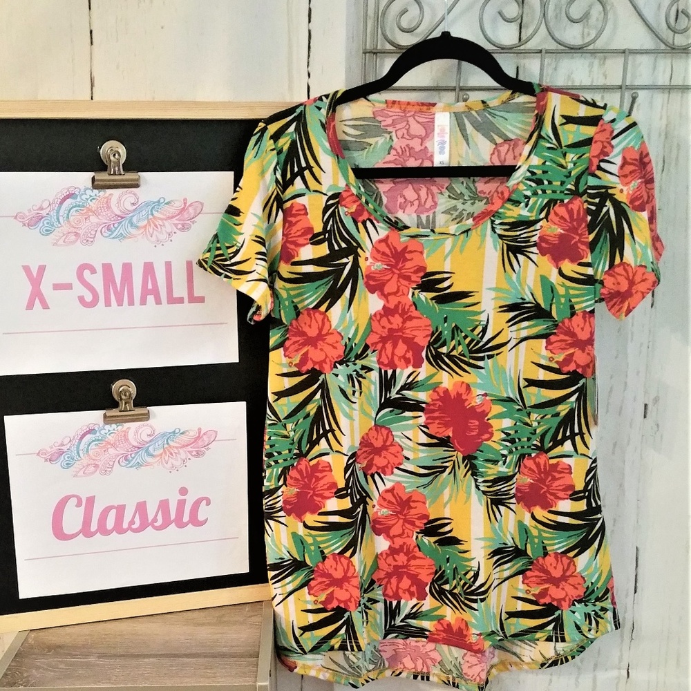 SOLD: XS Lularoe Classic T - NWT